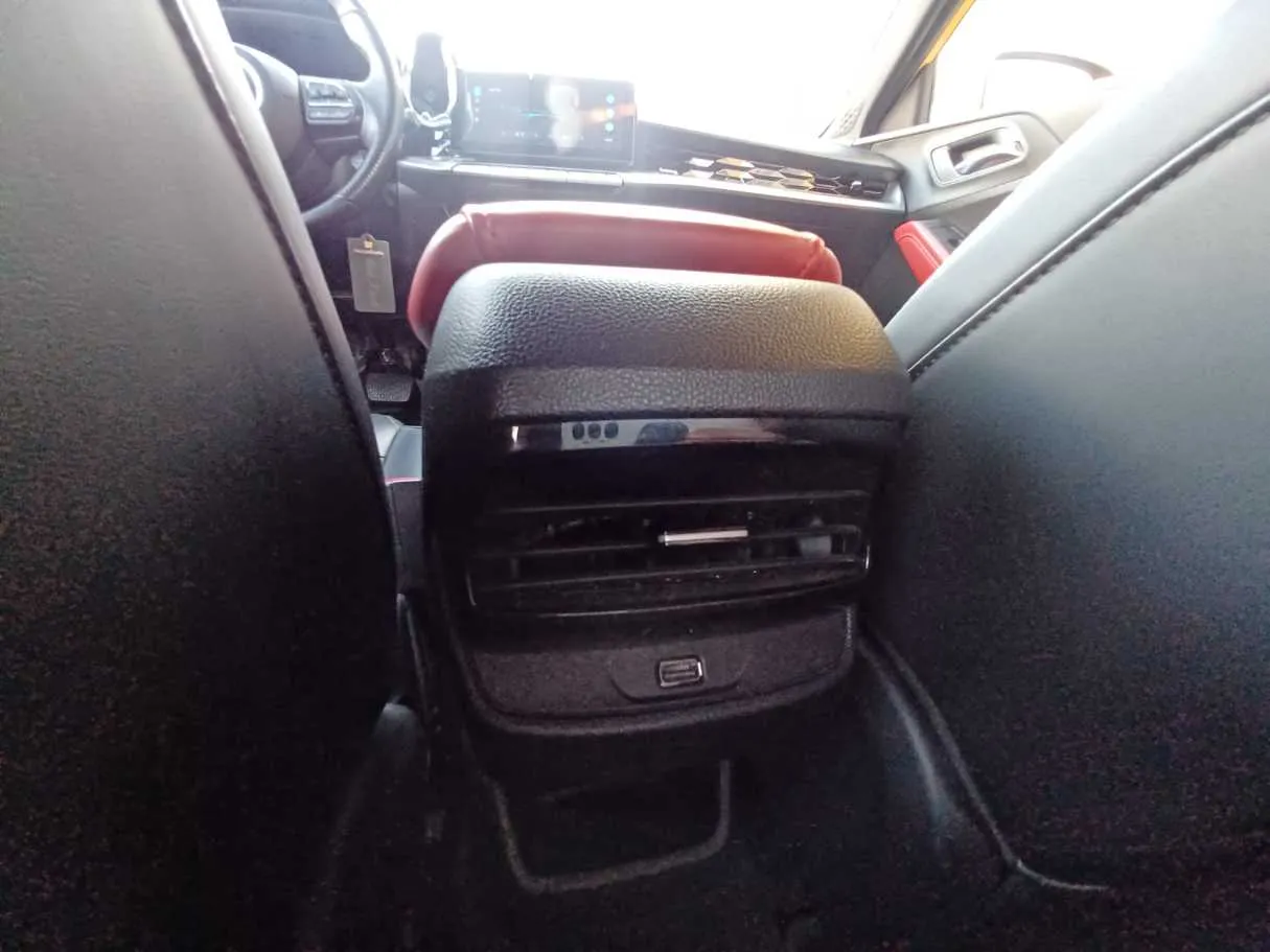 Car image 23