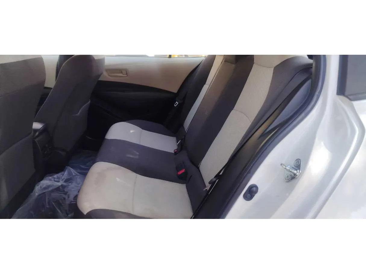 Car image 14