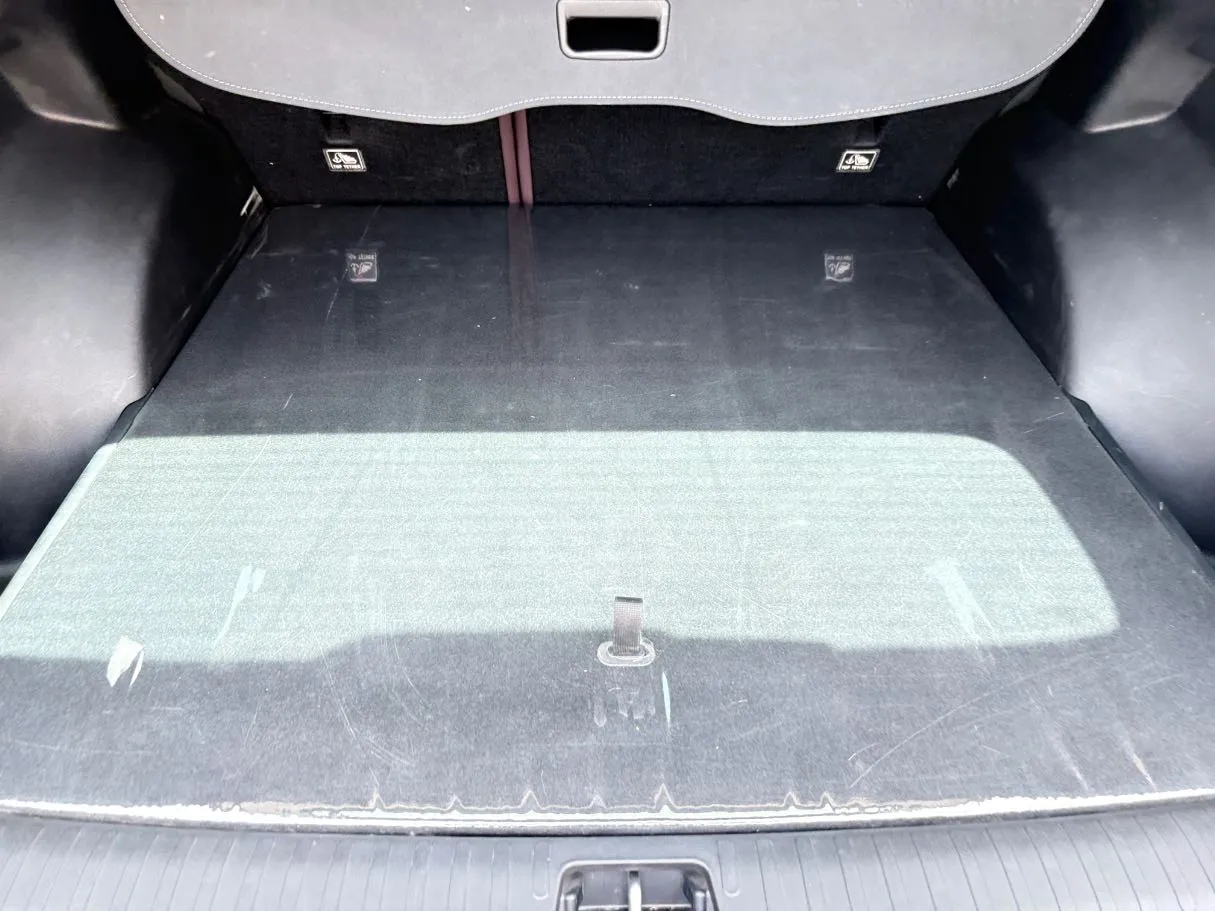 Car image 25