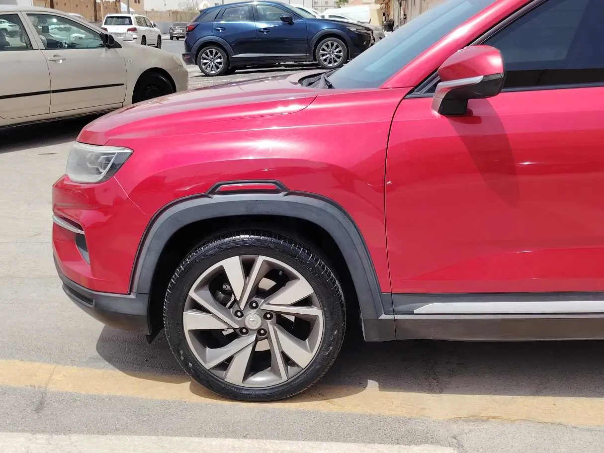 Car image 9