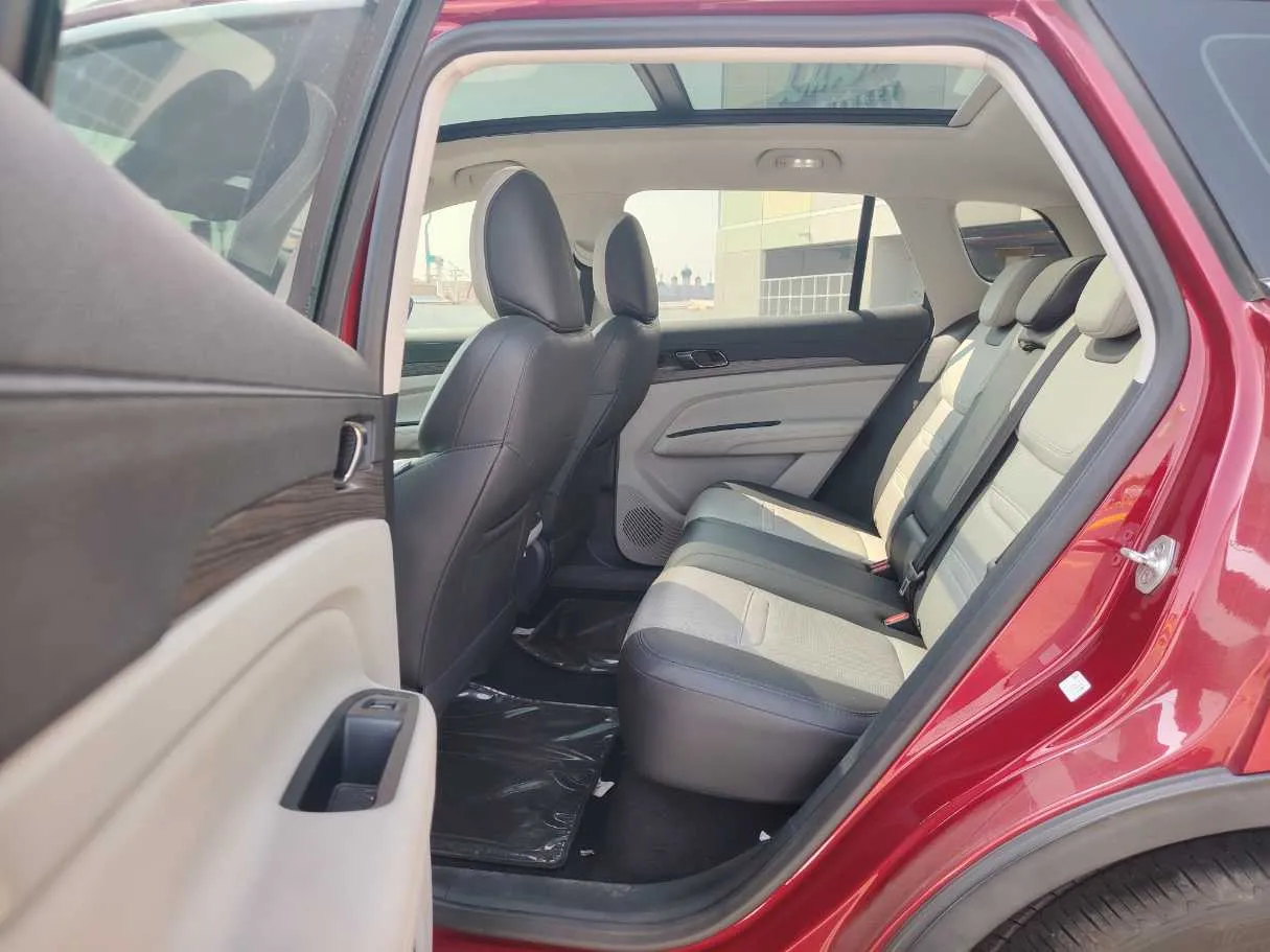 Car image 16