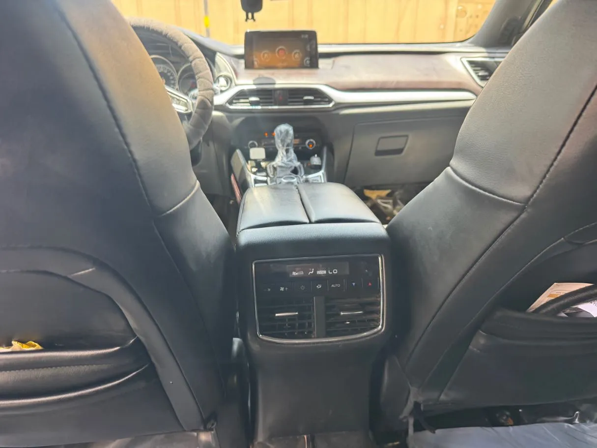Car image 20