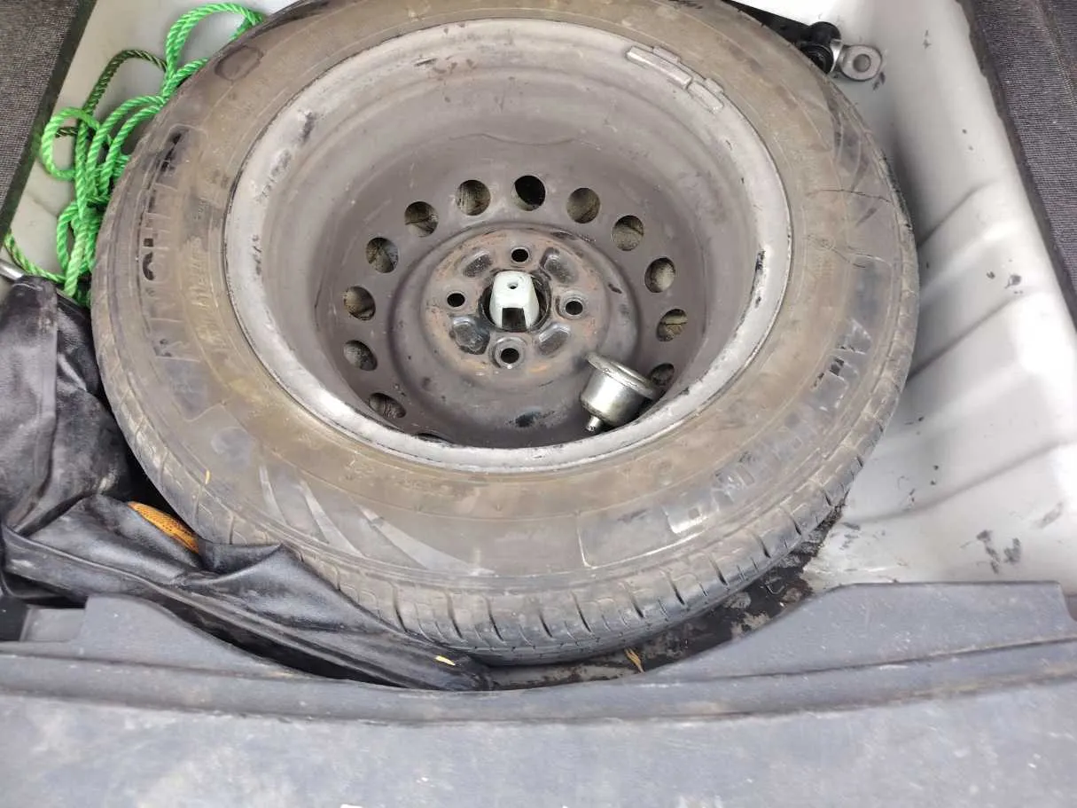 Car image 30