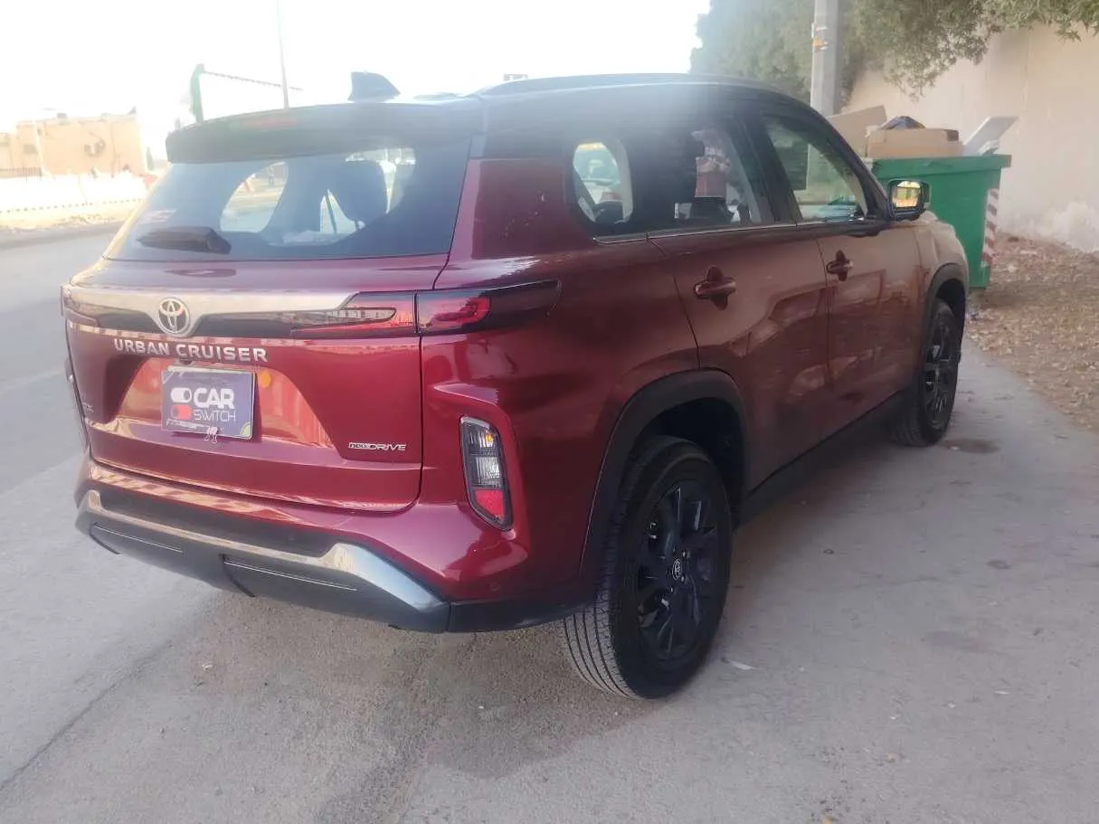 Car image 5