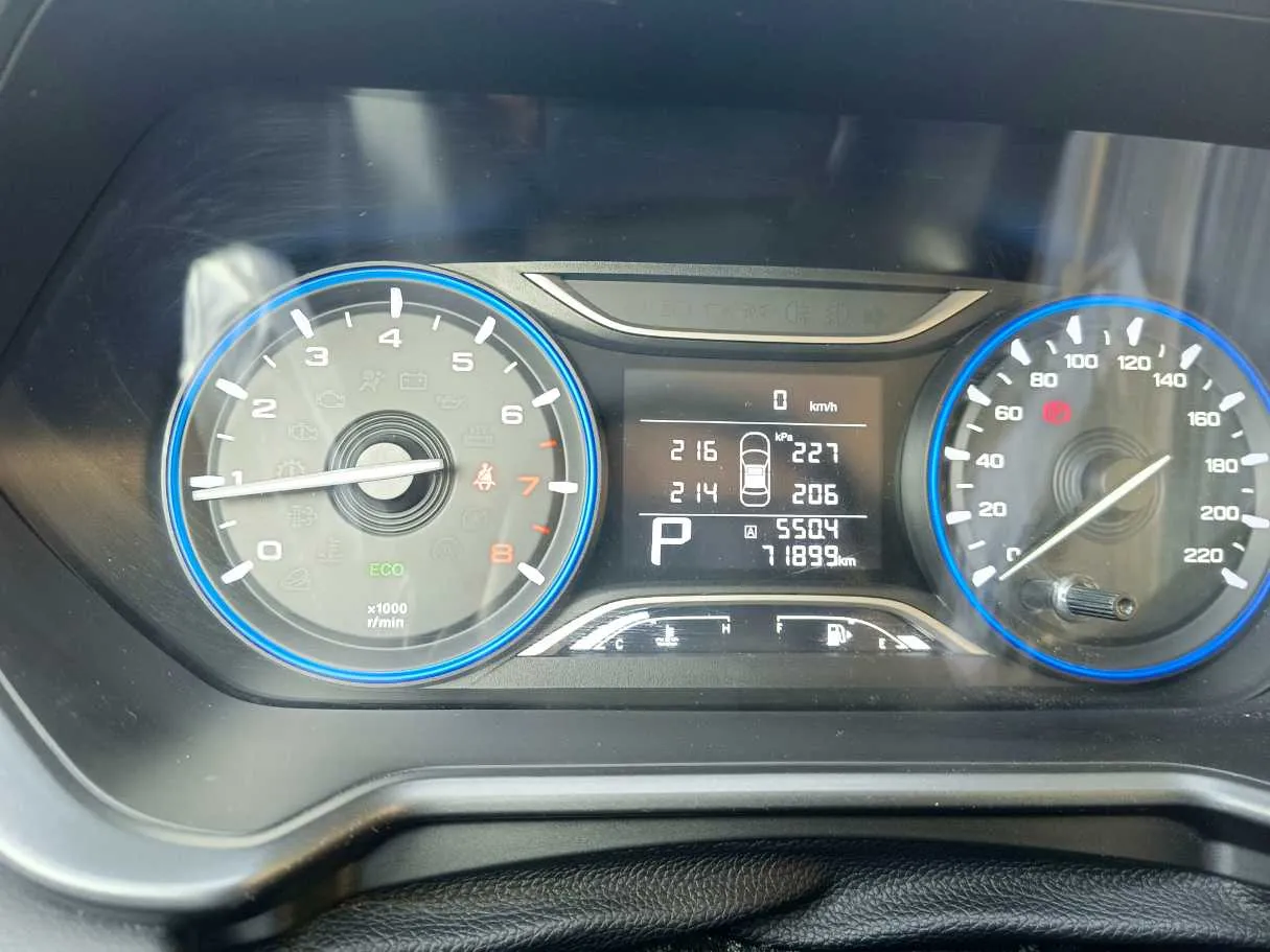 Car image 27