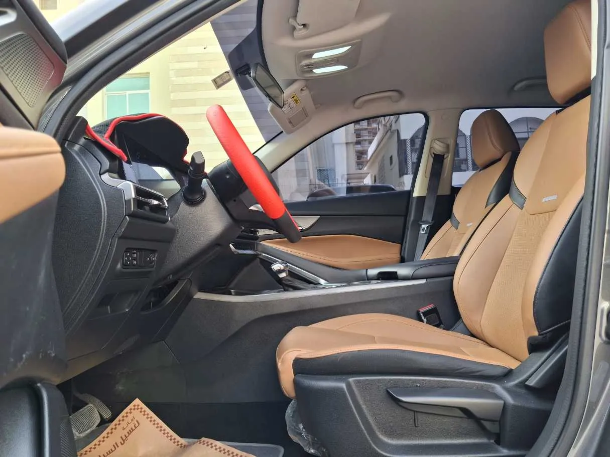 Car image 12