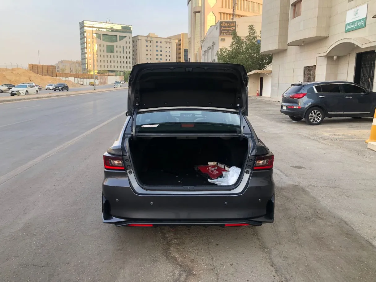 Car image 18