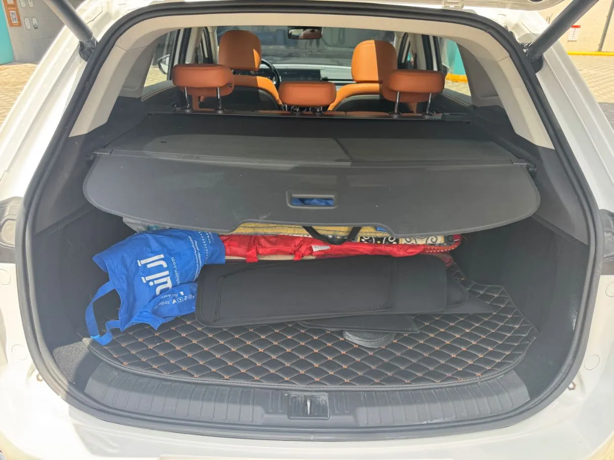 Car image 19