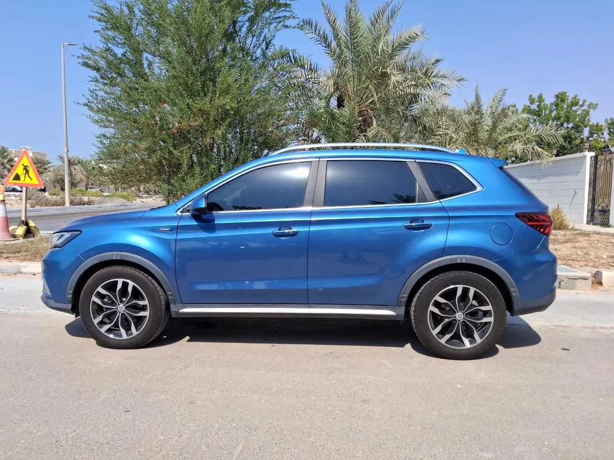 Car image 4