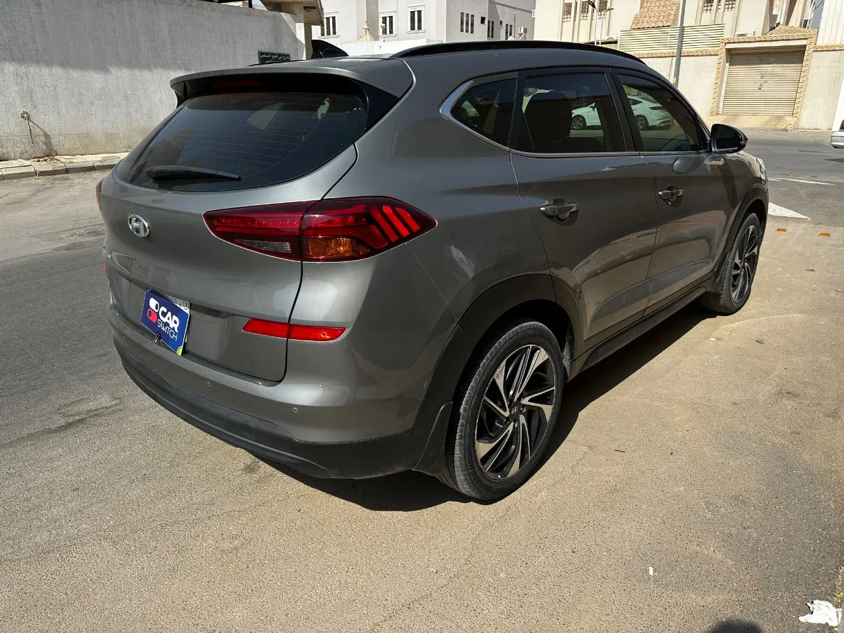 Car image 5