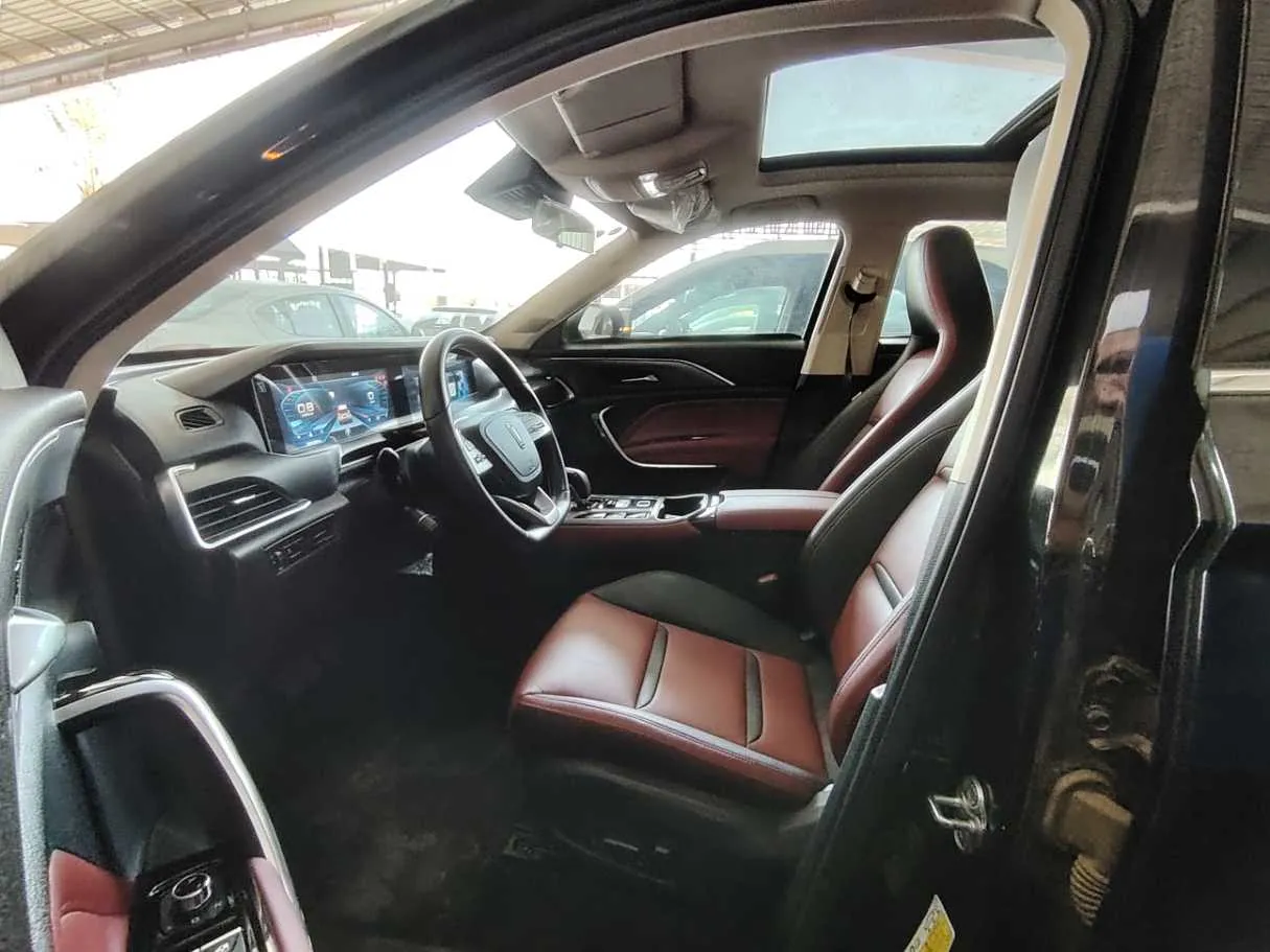 Car image 14