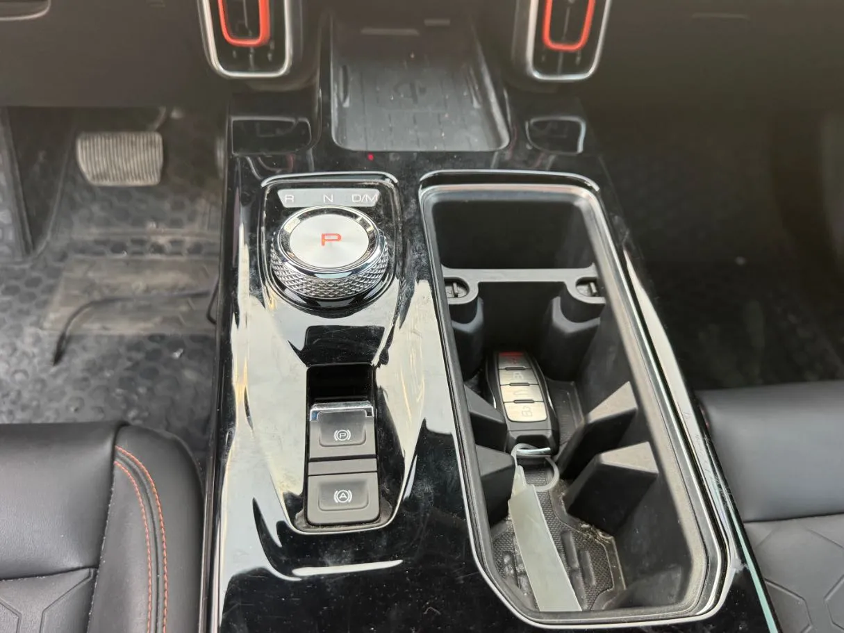 Car image 15