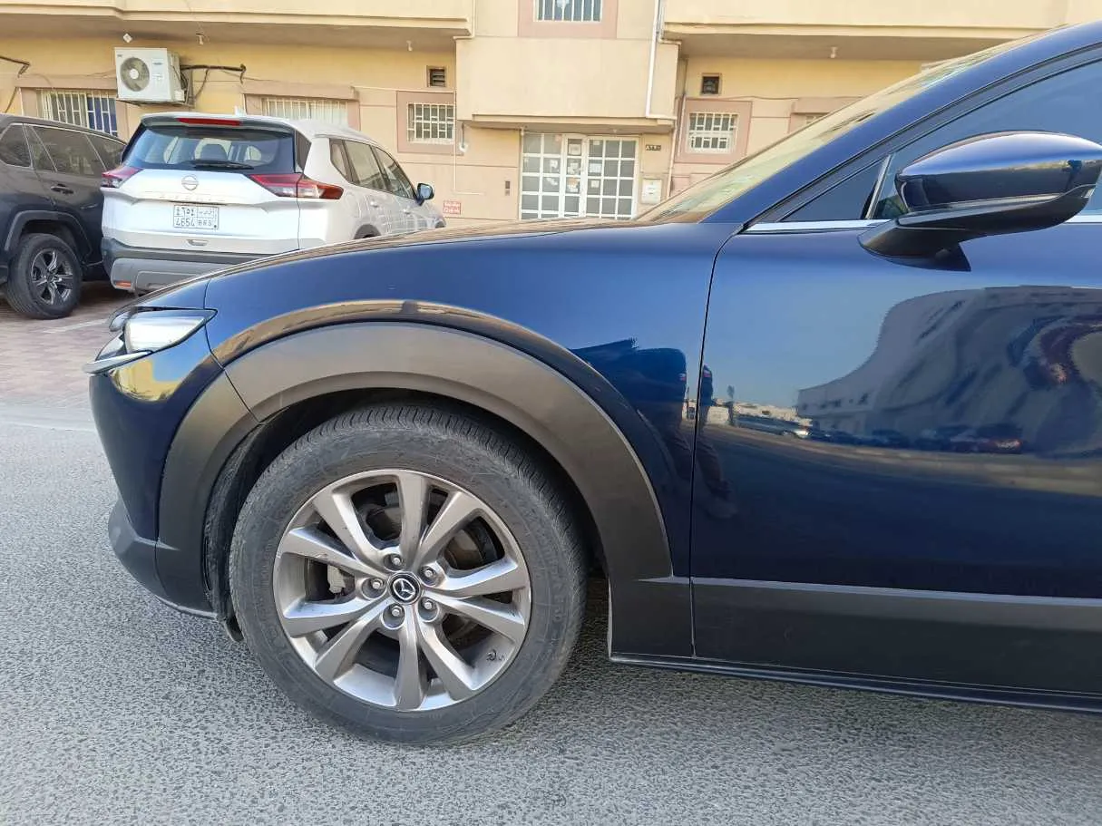 Car image 9