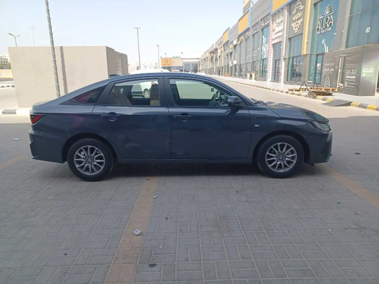 Car image 4