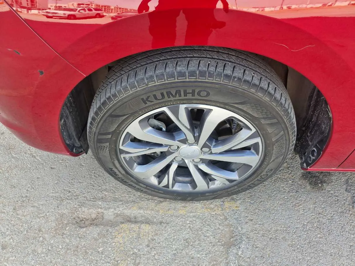 Car image 10