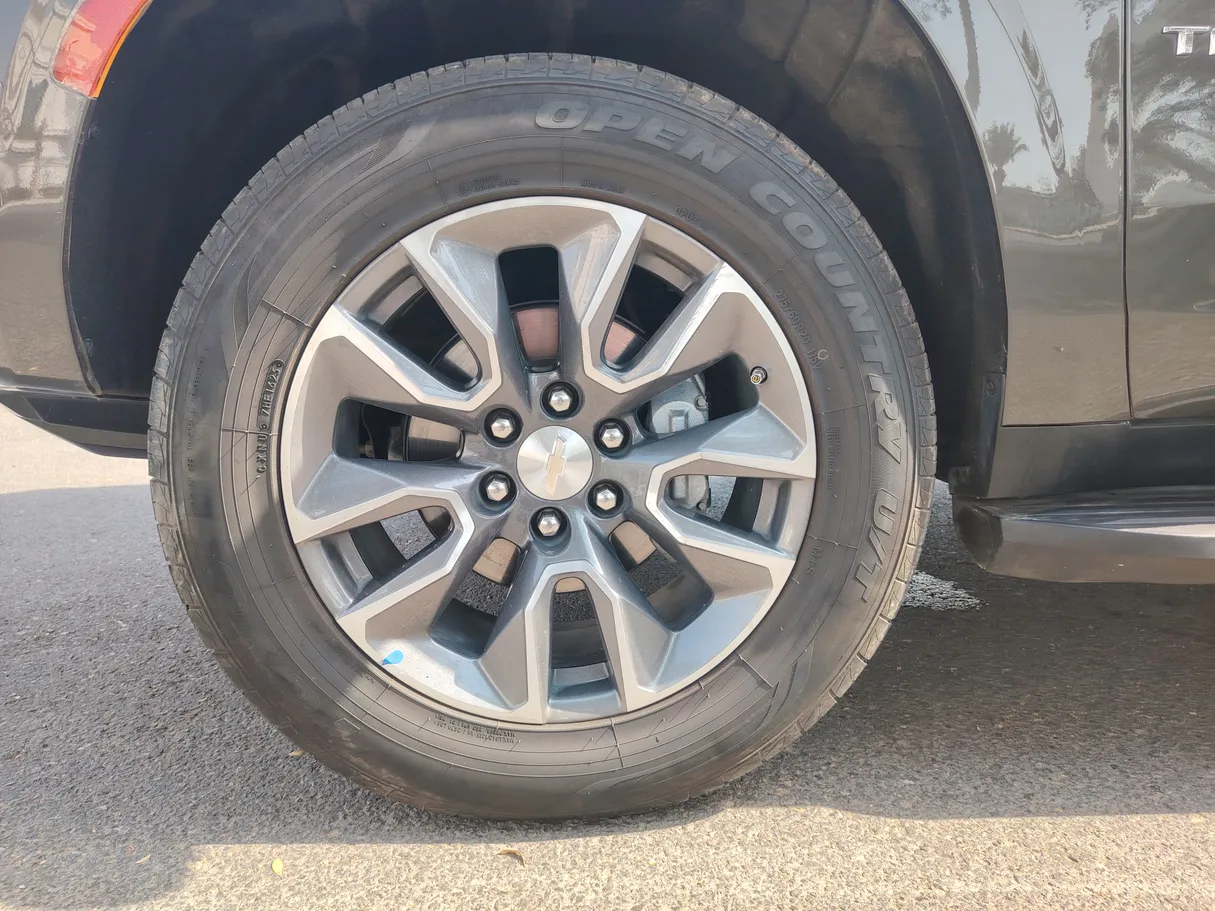 Car image 9