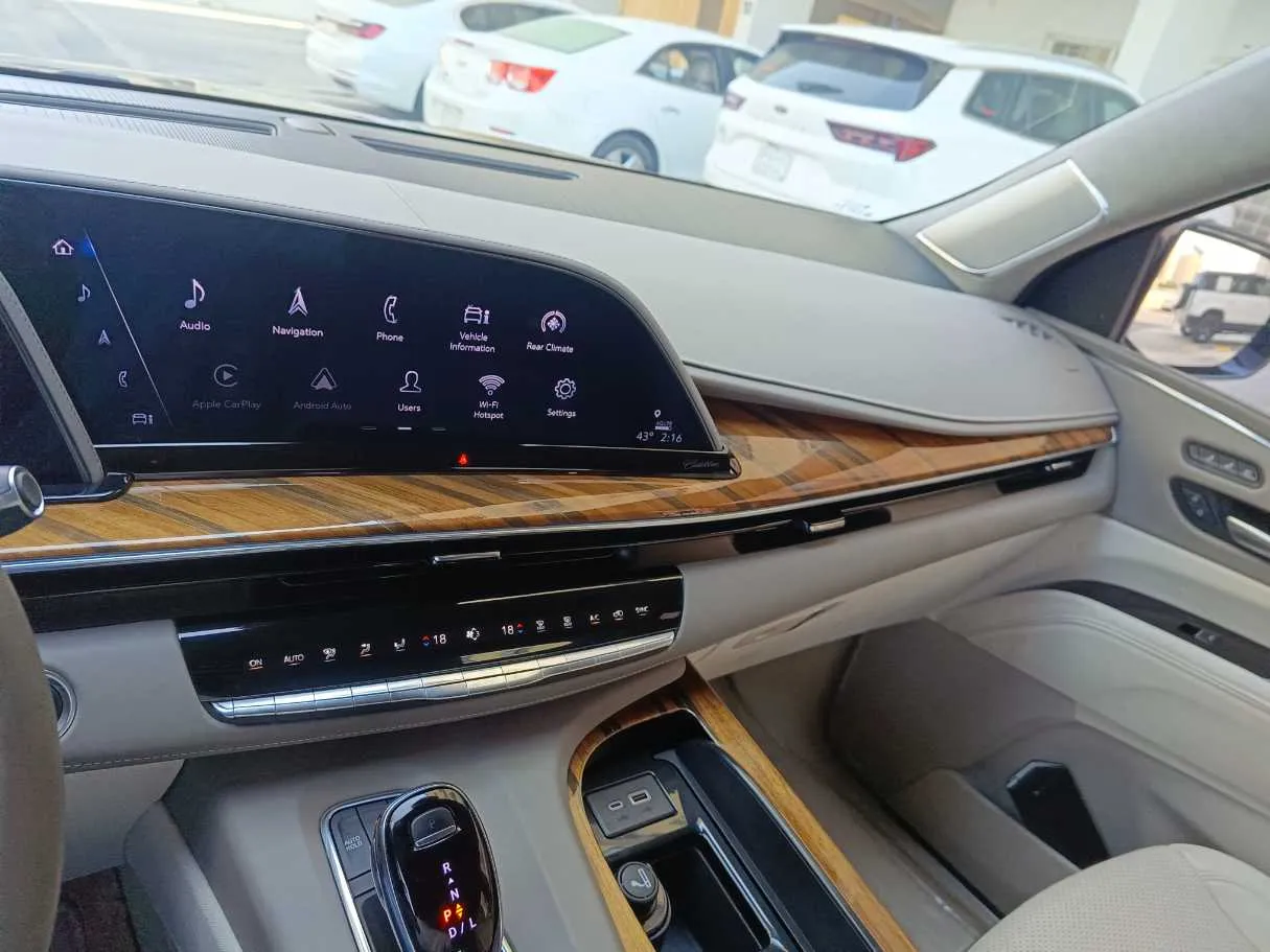 Car image 25