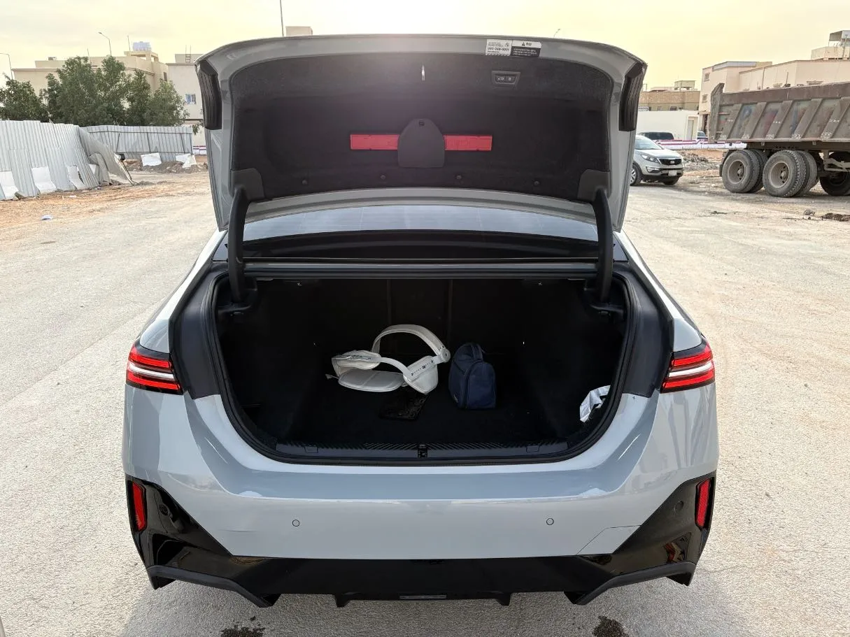 Car image 28