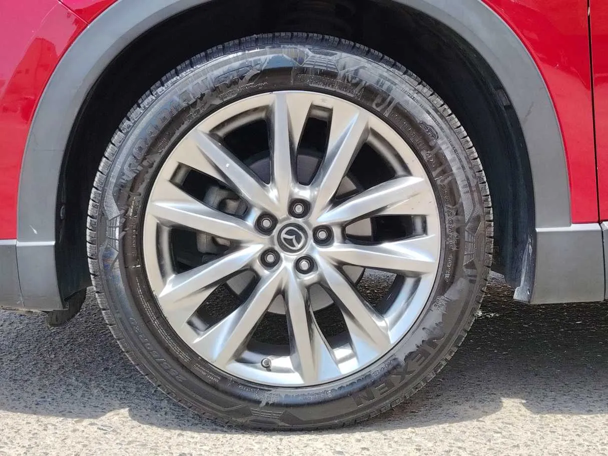 Car image 10