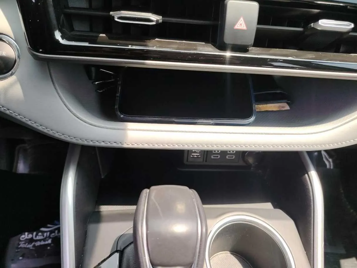 Car image 25