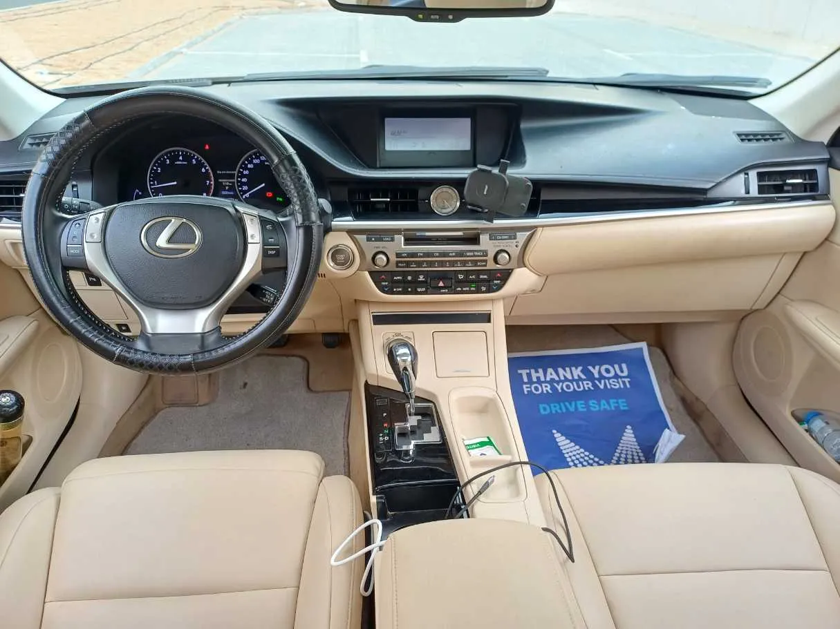 Car image 18