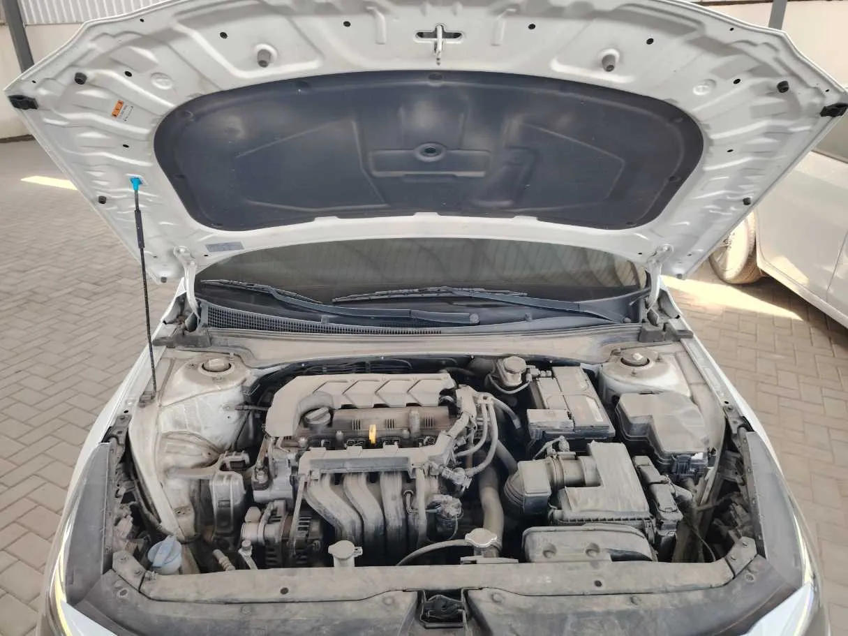 Car image 30