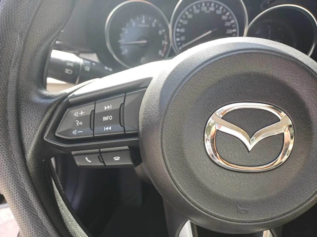Car image 19