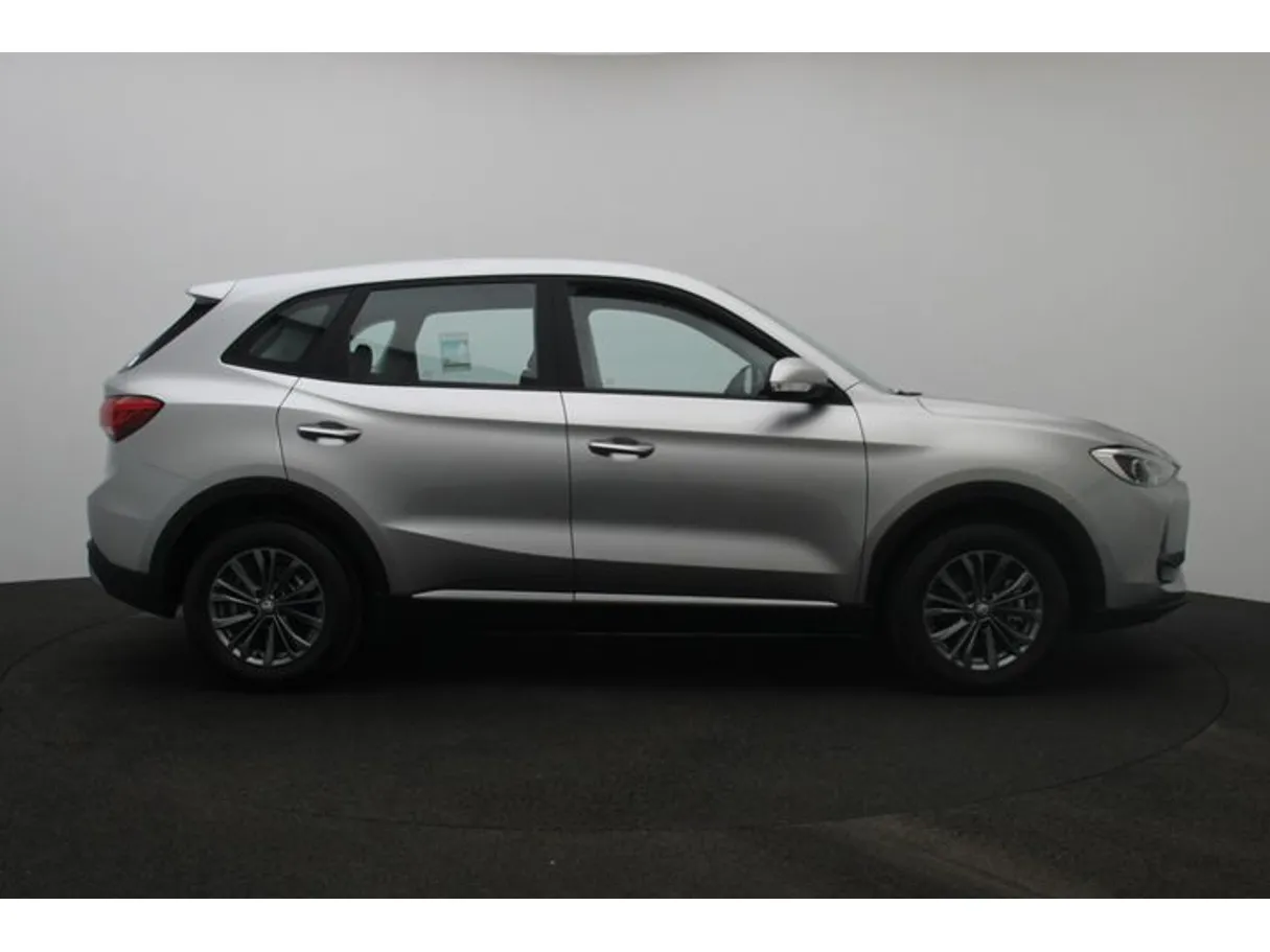 Car image 13