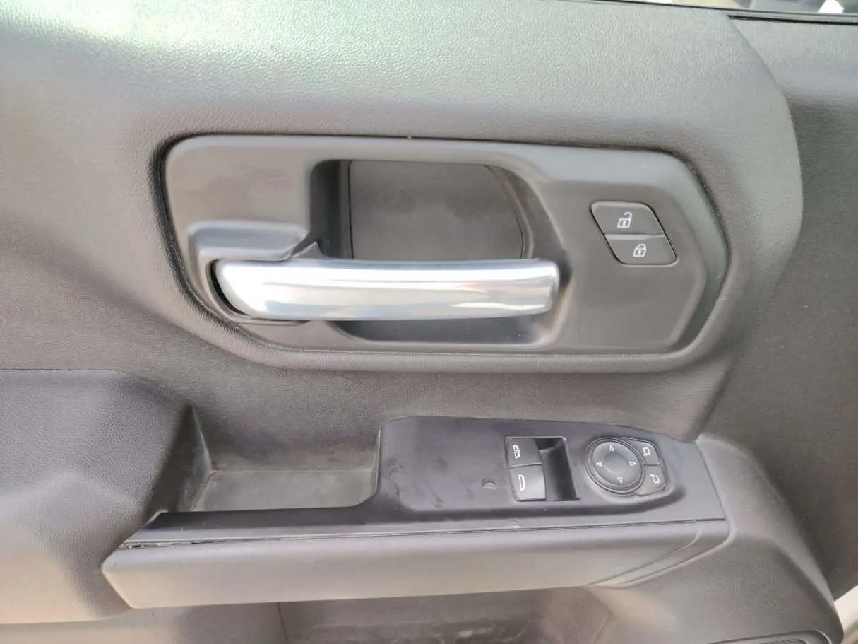 Car image 36