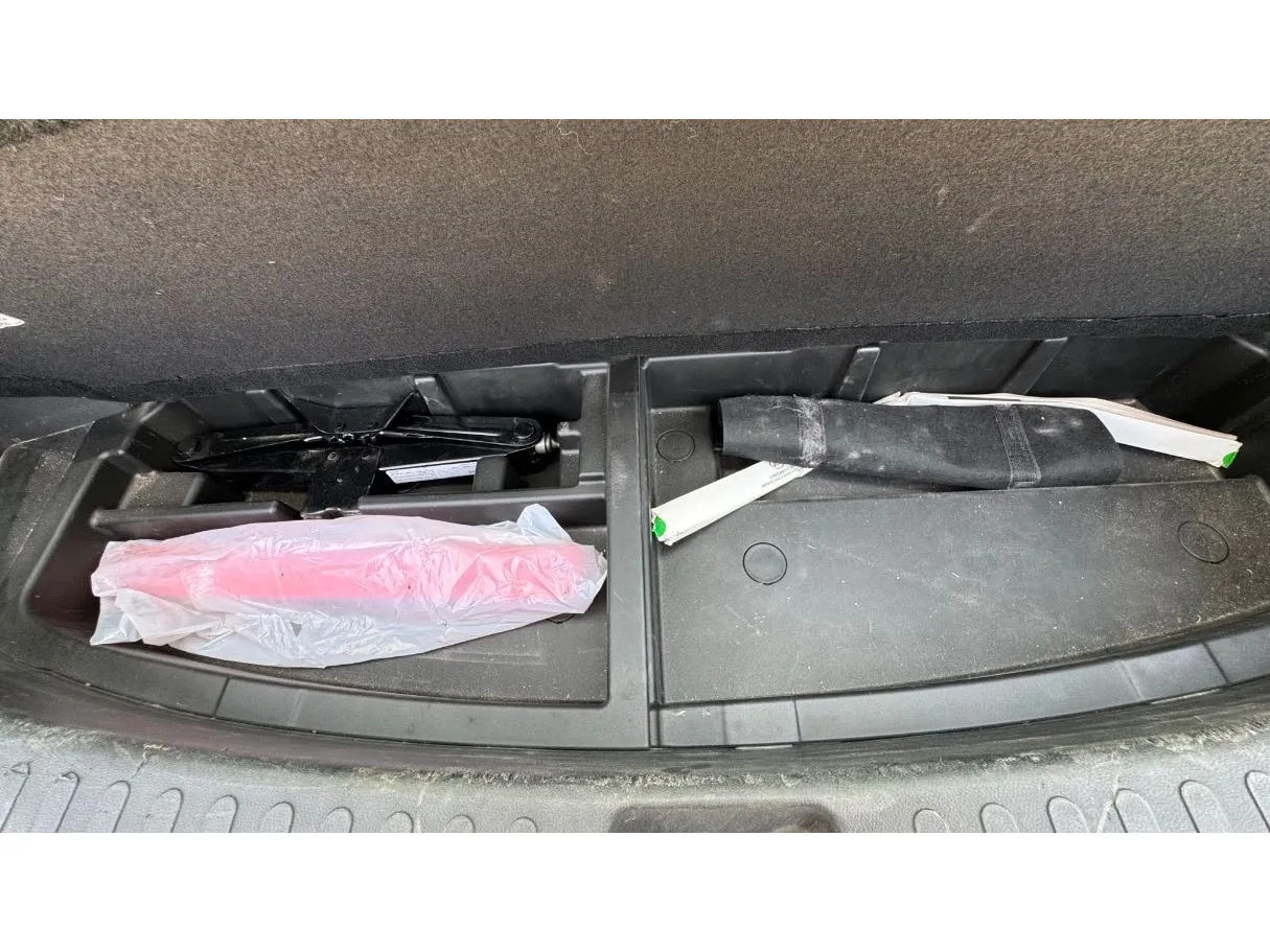 Car image 25