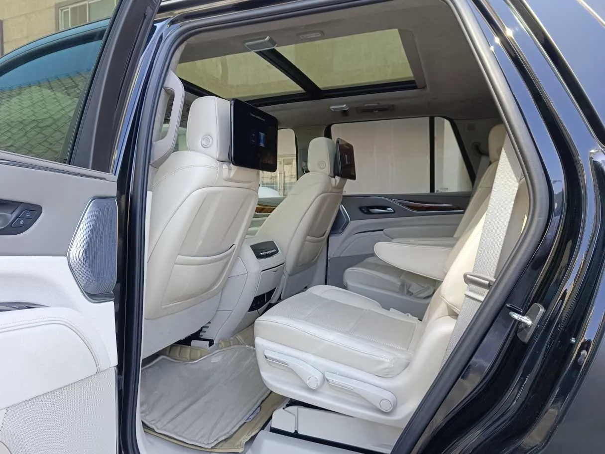 Car image 17