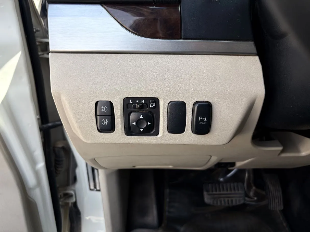 Car image 27