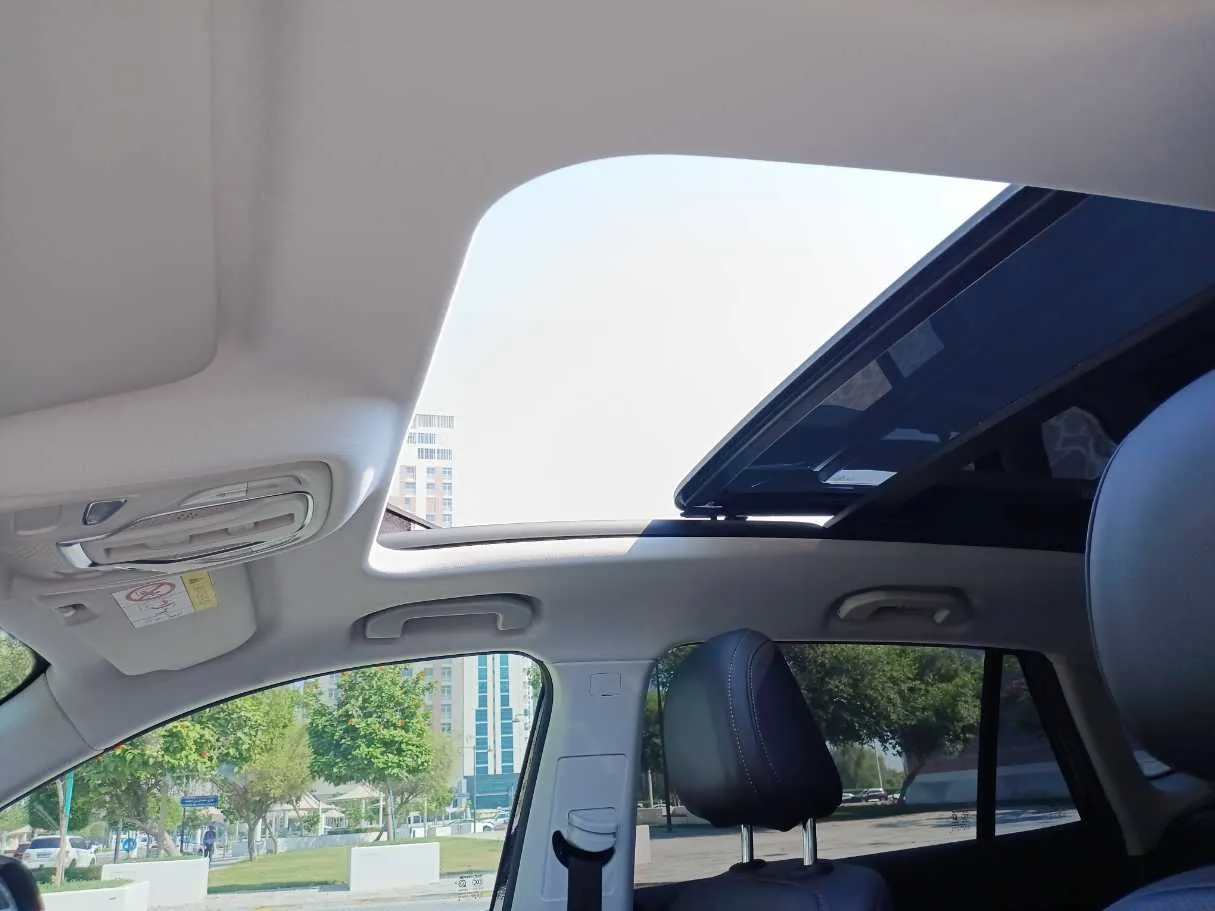 Car image 25