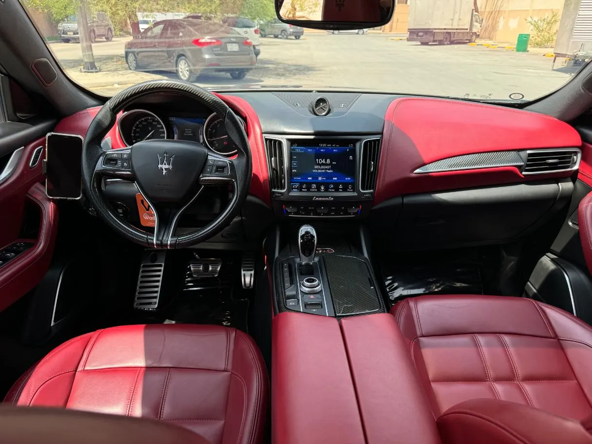 Car image 16