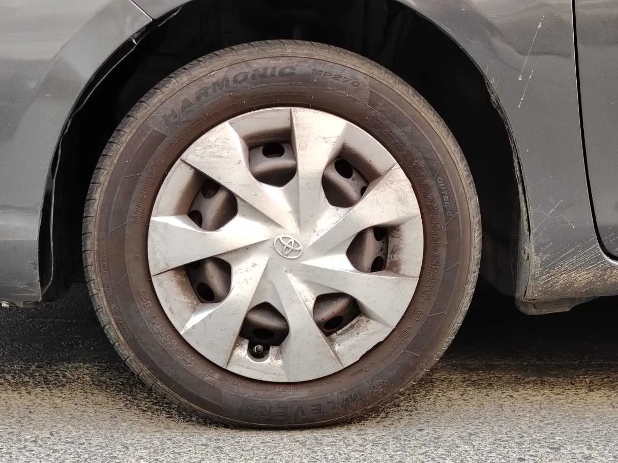 Car image 10