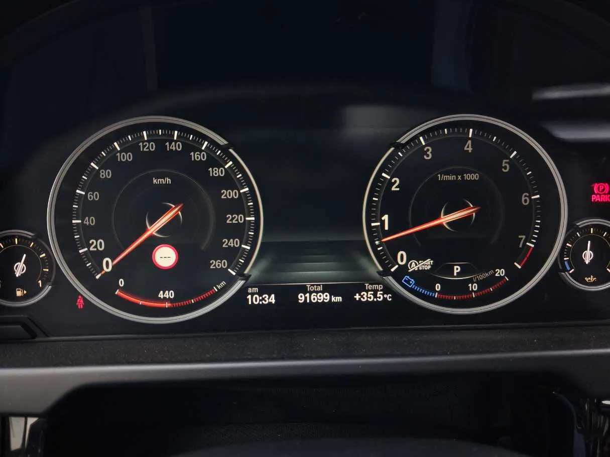 Car image 19