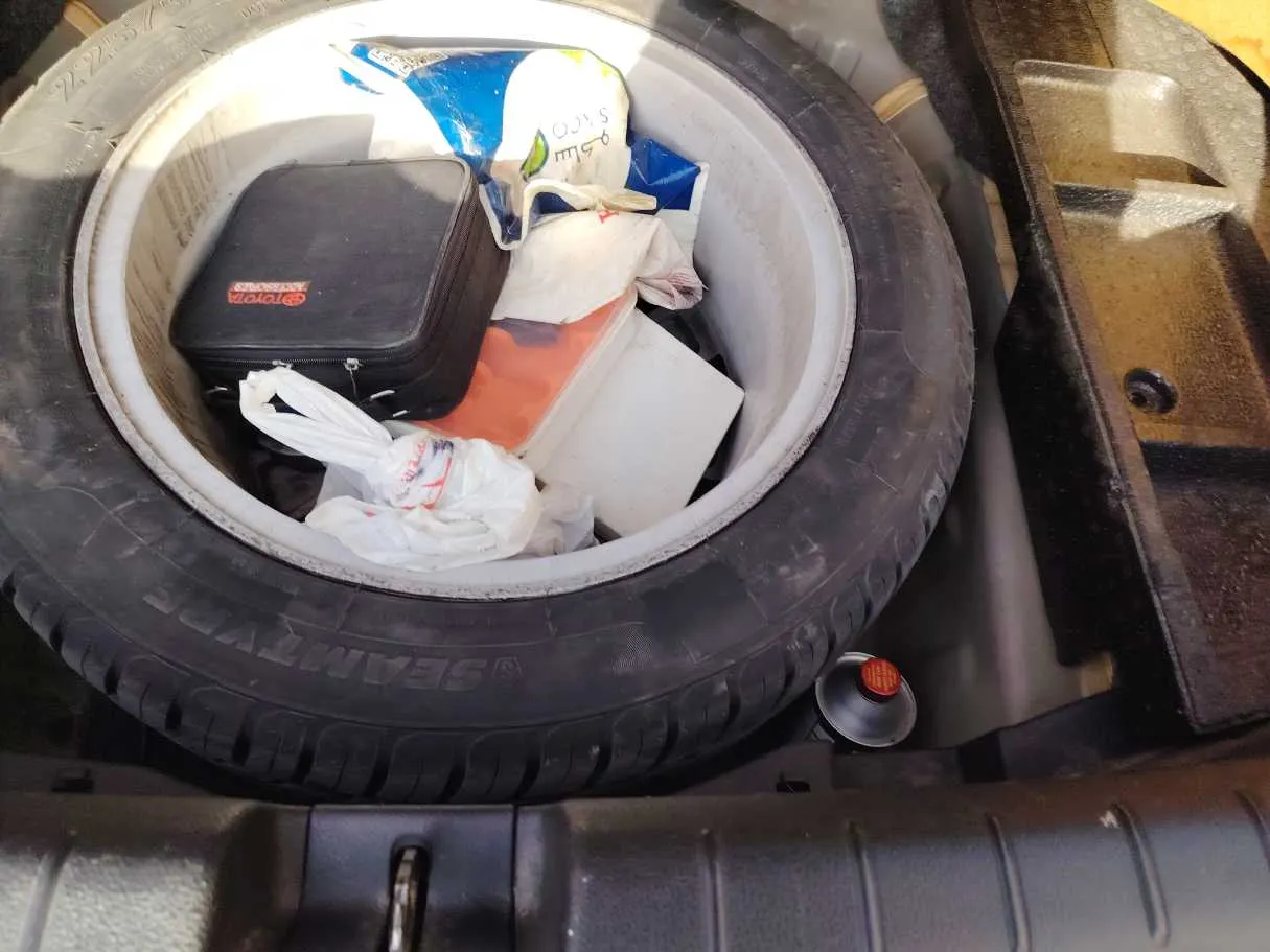 Car image 26