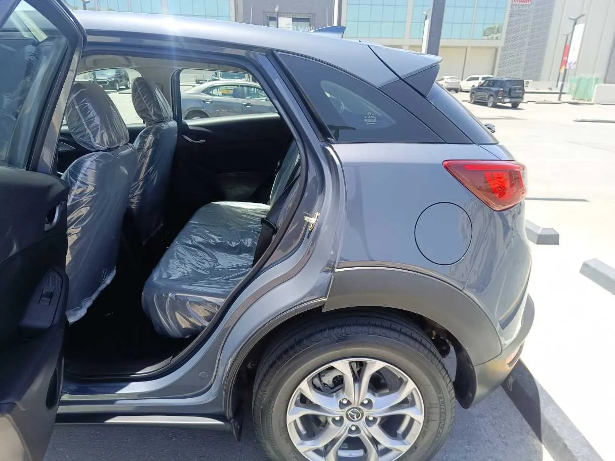Car image 18