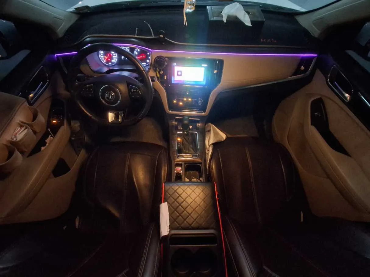 Car image 14