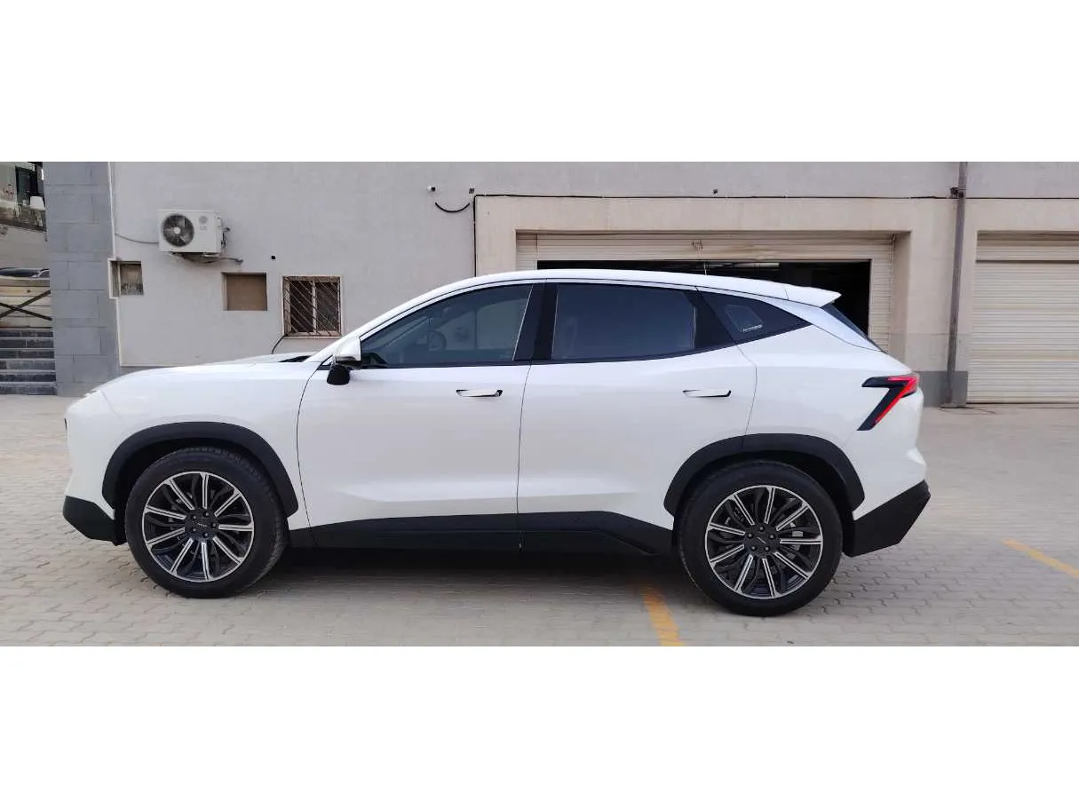 Car image 8