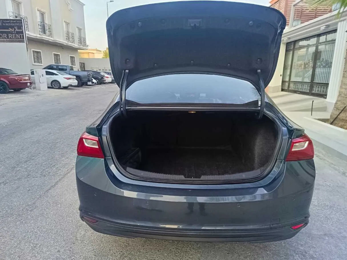 Car image 27