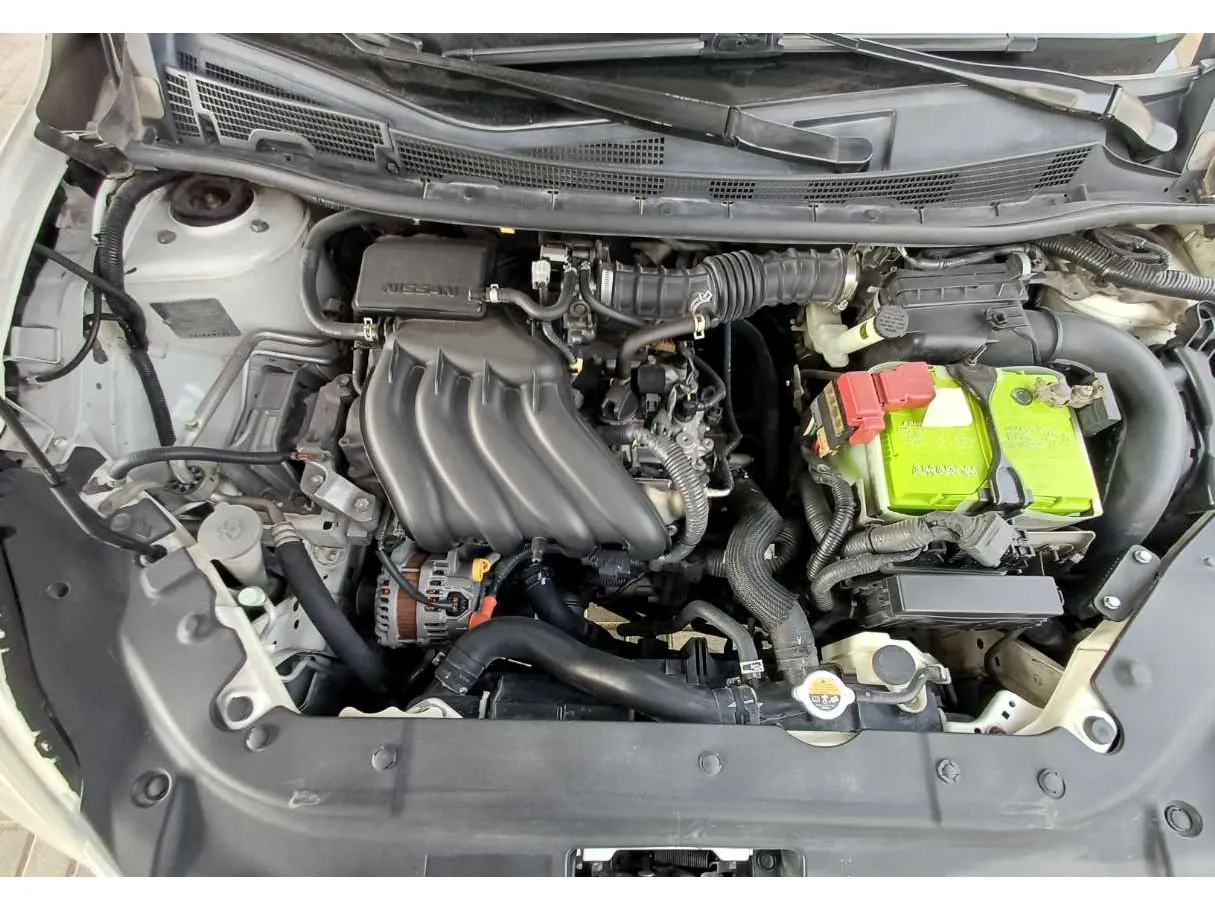 Car image 19
