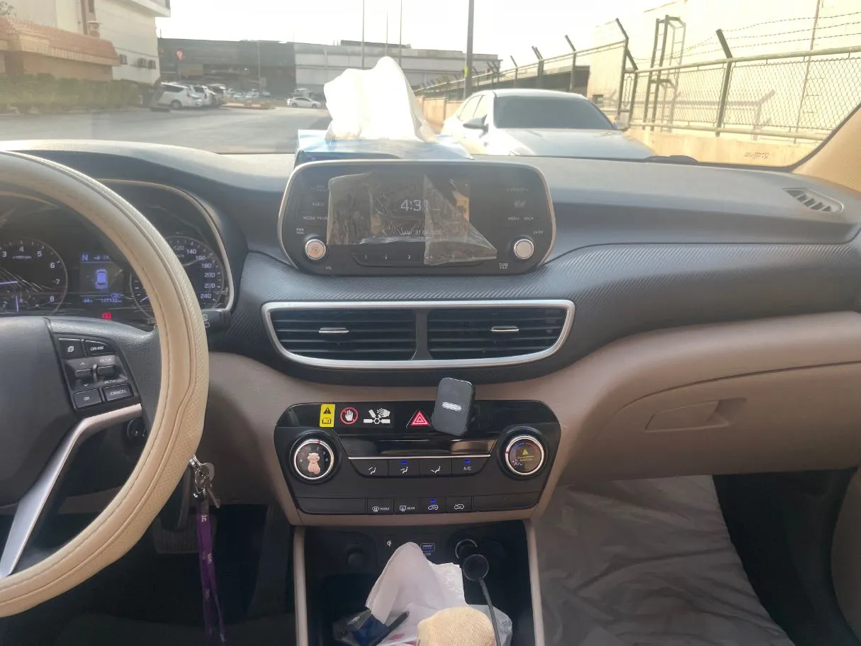 Car image 19