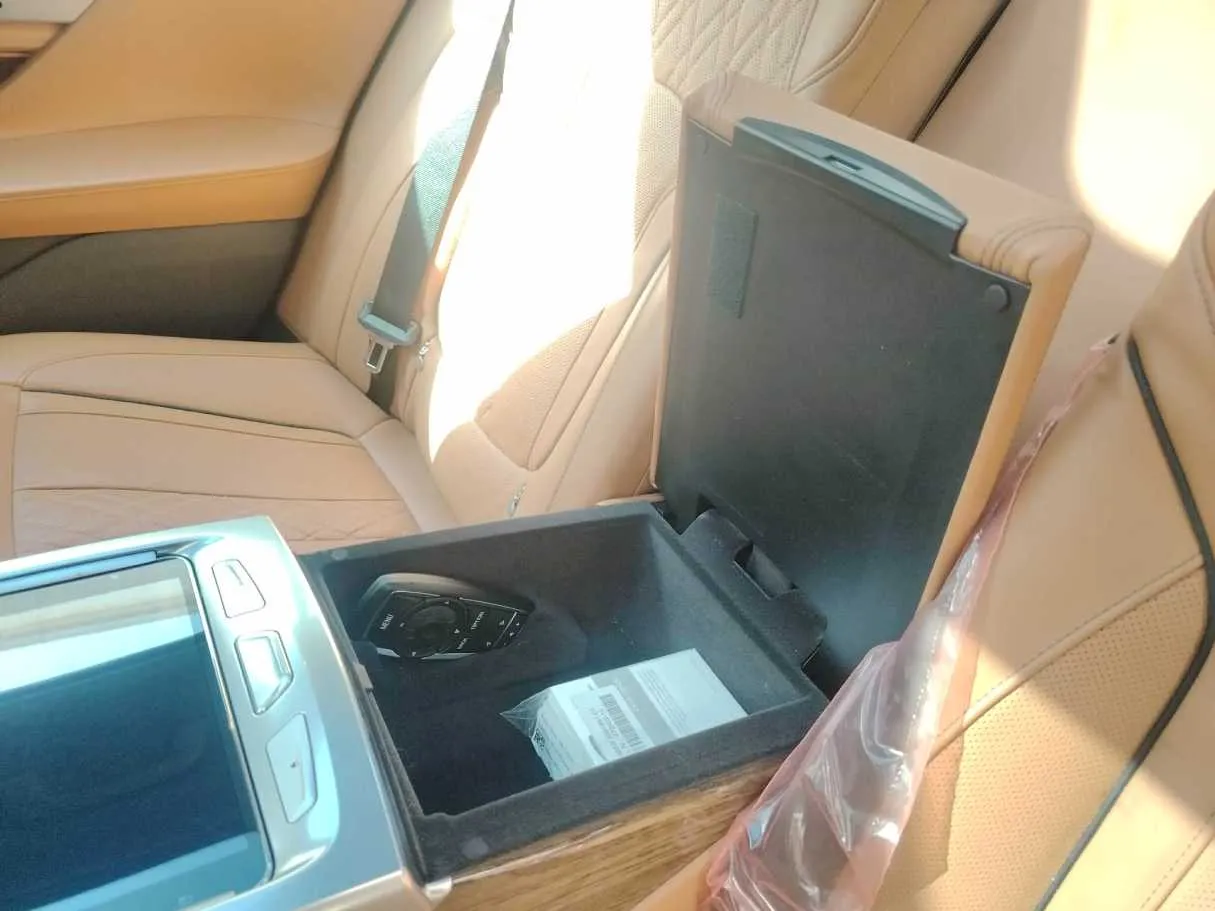 Car image 40