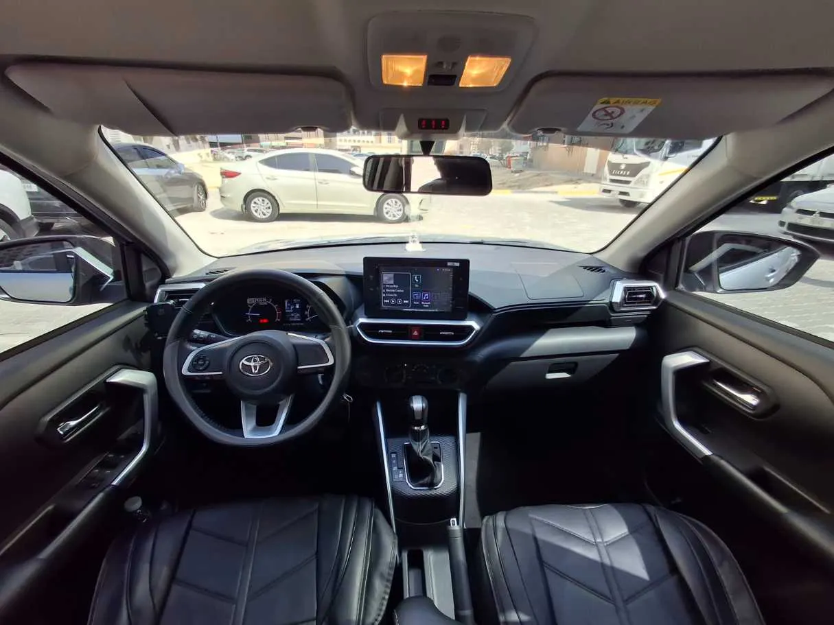 Car image 17