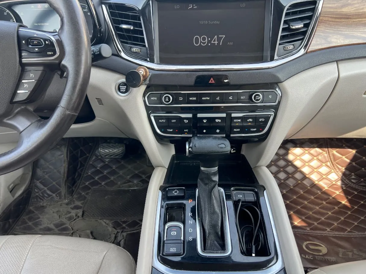 Car image 16