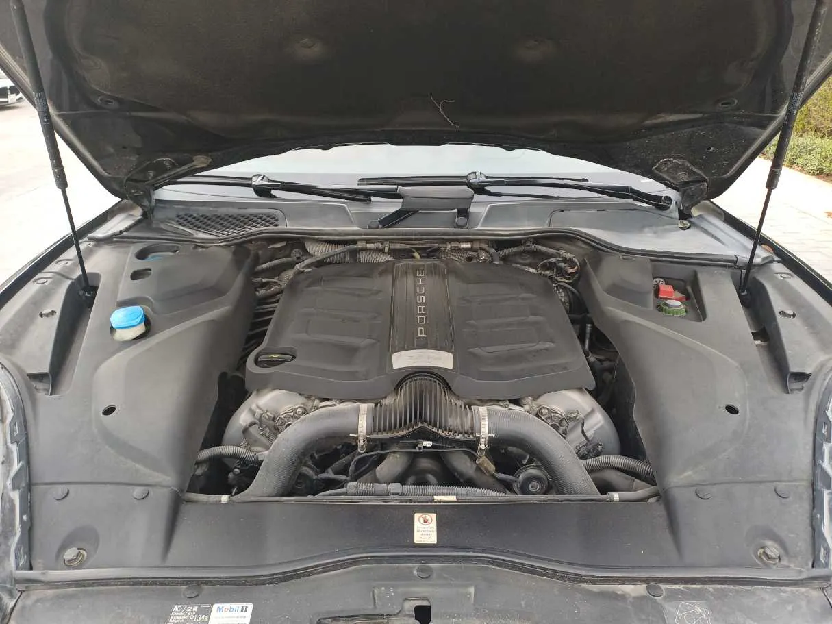 Car image 26