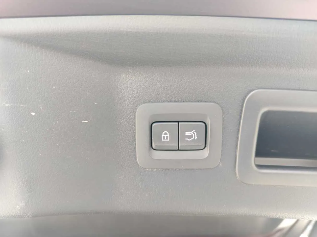 Car image 46