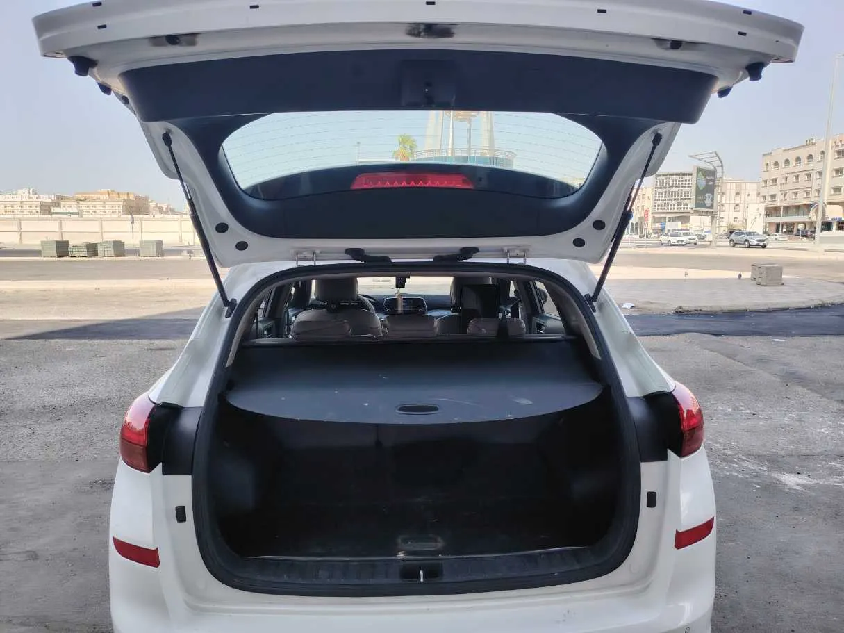 Car image 23