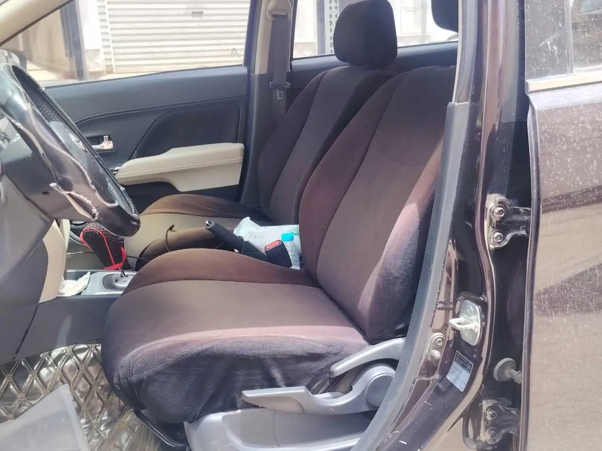 Car image 13